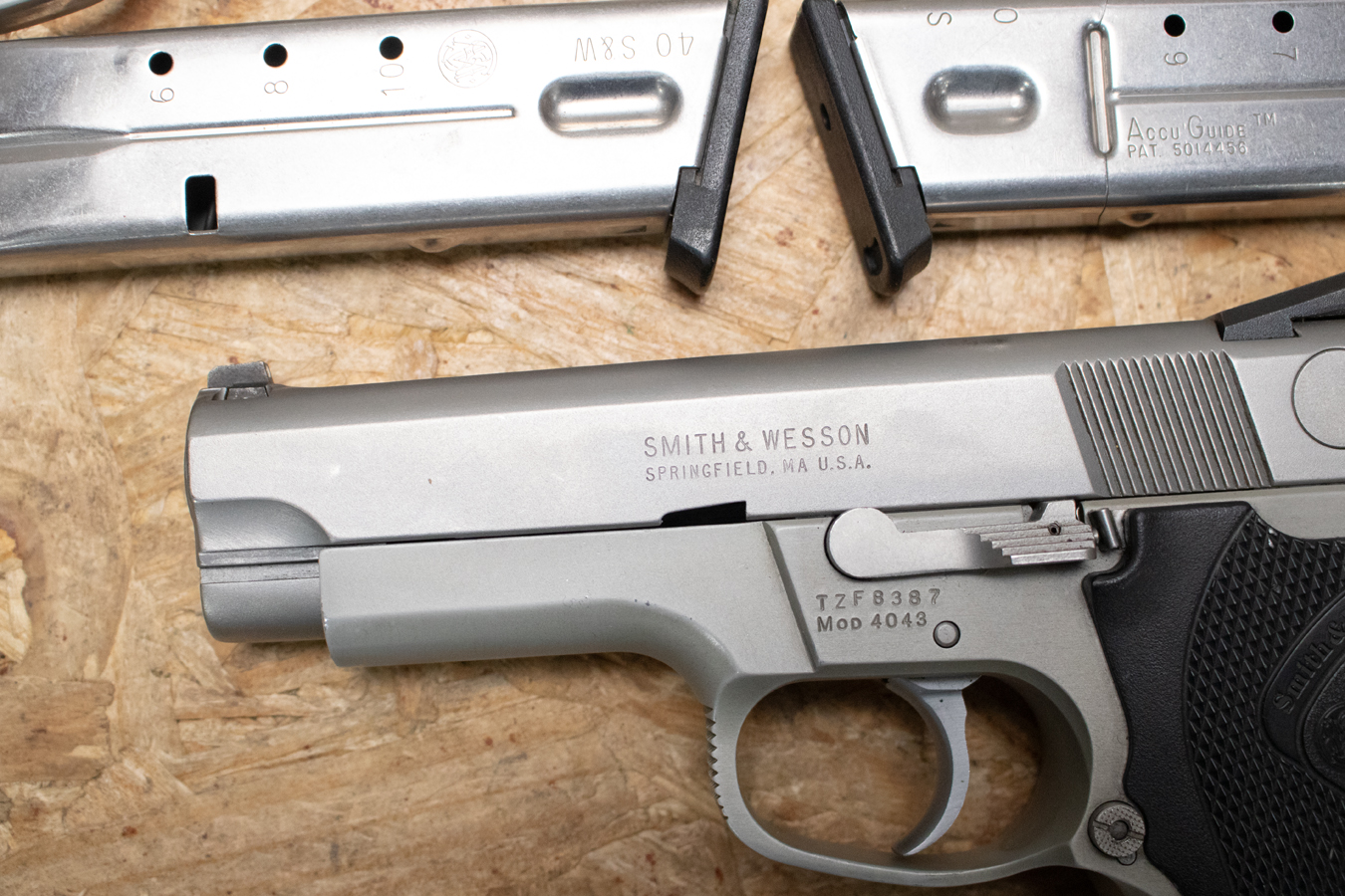 SMITH AND WESSON 4043 40 S&W Police Trade-In Pistols (Good Condition)